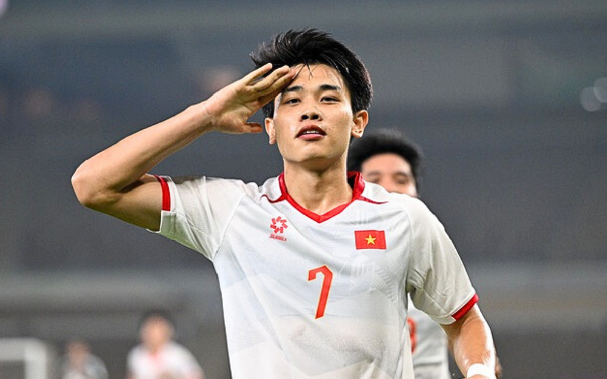 Đình Bắc ngược dòng ngoạn mục trước 2 ngôi sao Trung Quốc