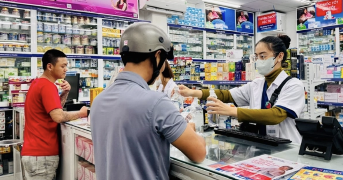 Gánh 68% doanh thu cho công ty mẹ, Long Châu đang cạnh tranh bằng cách nào?