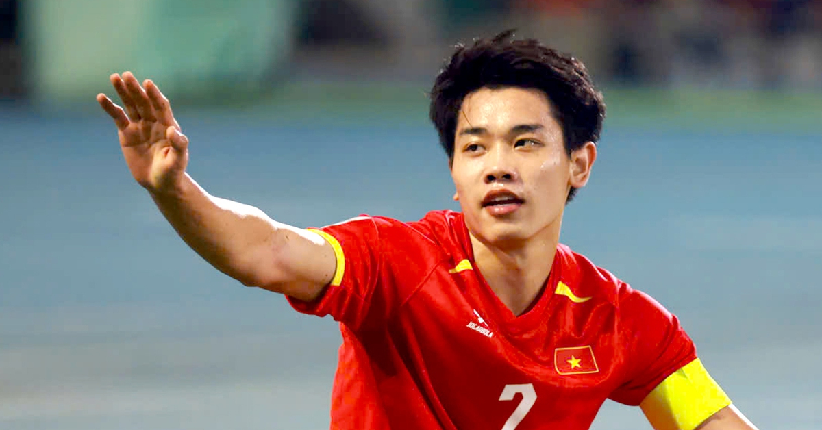 Đình Bắc thất thế trước cầu thủ Trung Quốc trong 2 cuộc bình chọn, do cổ động viên 'tỉ dân' áp đảo