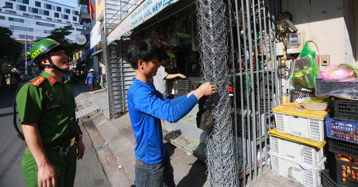 Tình hình trật tự vỉa hè, lòng đường TP.HCM đã cải thiện, nhưng...