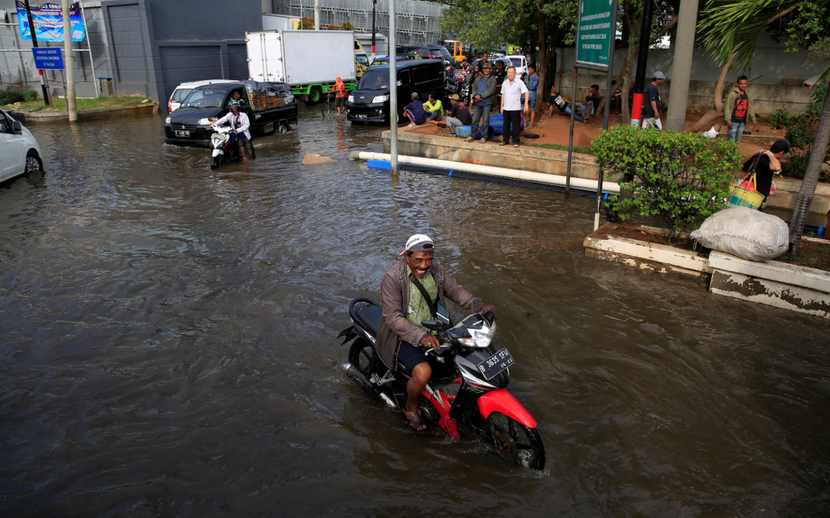 Báo động nhiều thành phố đang 'chìm' nhanh hơn nước biển dâng