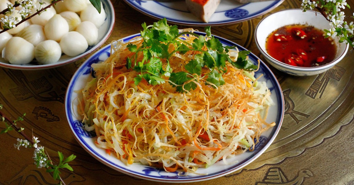 Món cổ Tết Bát Tràng: Su hào xào mực với công đoạn xé mực kỳ công