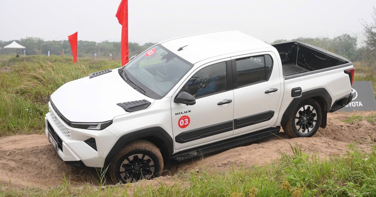 Chi tiết Toyota Hilux 2026 ra mắt Việt Nam: Giá từ 632 triệu, nội thất gợi nhớ Prado, có ADAS