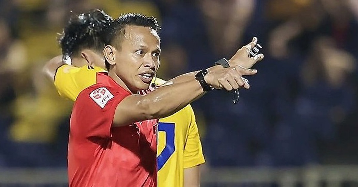 Trọng tài Malaysia bắt trận 'đại chiến' lượt đi V-League giữa Công An Hà Nội và Ninh Bình