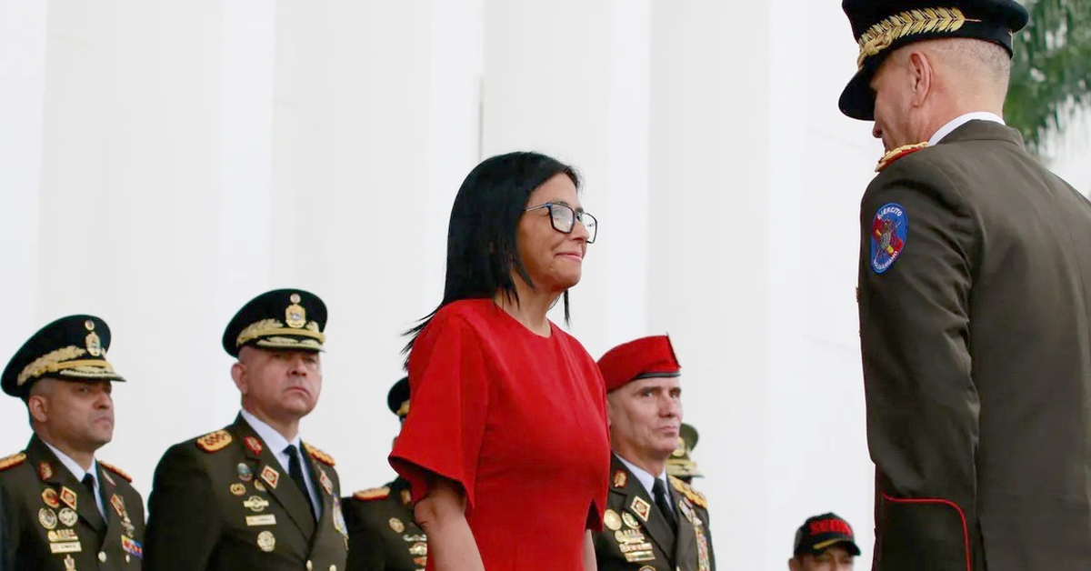 Quân đội và cảnh sát tuyên thệ trung thành với Tổng thống lâm thời Venezuela