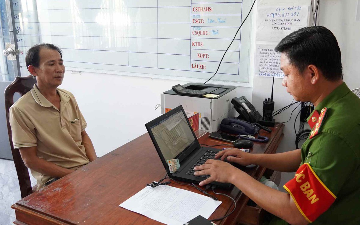 Cha cùng con trai đi đánh ghen, một người đàn ông bị đâm tử vong