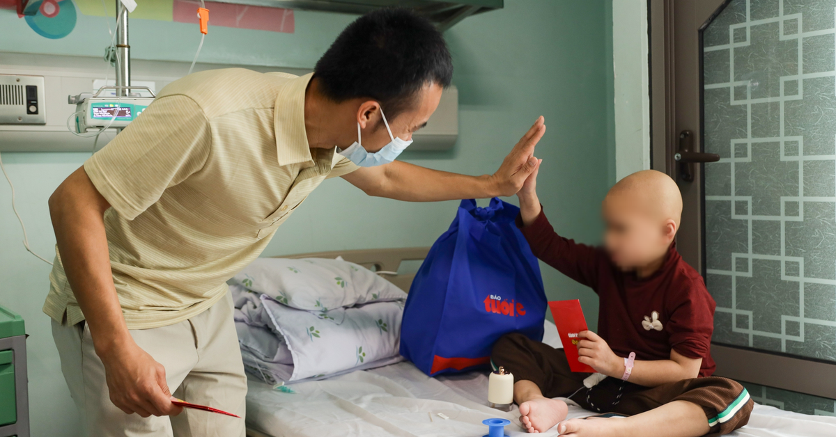 Ước mơ của Thúy mang Tết sớm đến bệnh nhi: ‘Có mọi người động viên, con không sợ ung thư nữa’