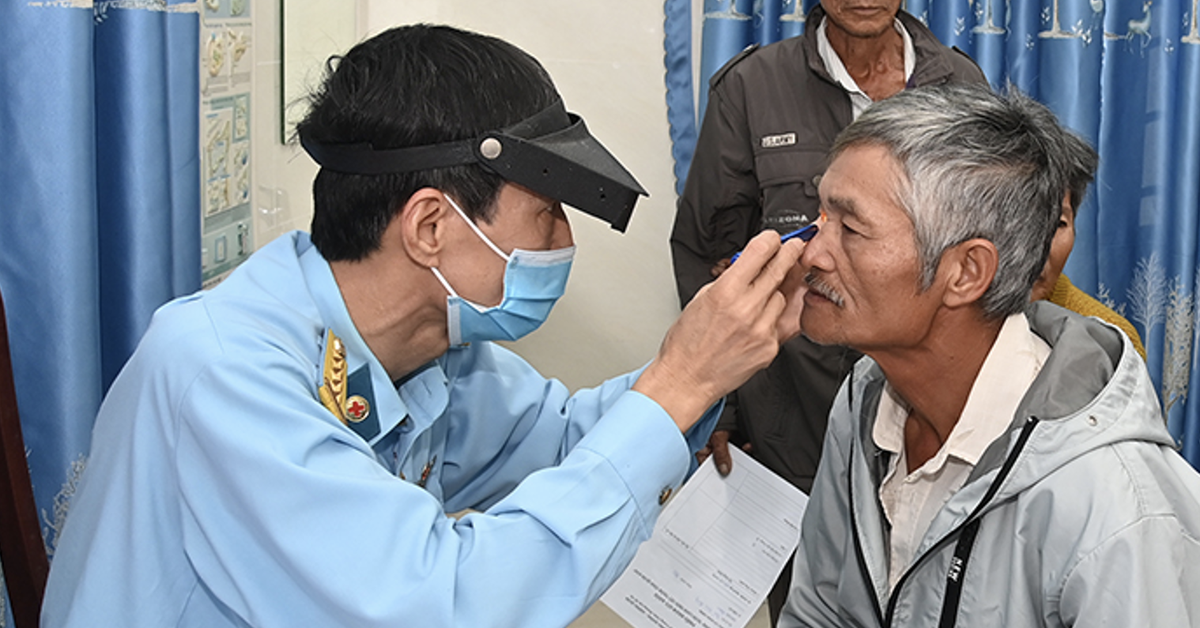 Tổ chức Xuân canh trời, bộ đội phòng không - không quân khám, phát thuốc ở Gia Lai
