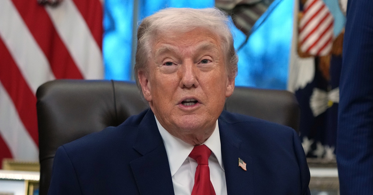 Ông Trump nói muốn đối thoại với Iran trước khi quyết định có tấn công hay không