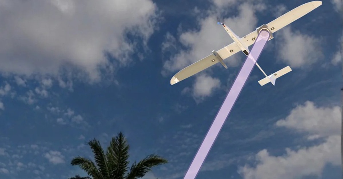 Drone sắp 'bay mãi không cần hạ cánh' nhờ sạc pin bằng tia laser