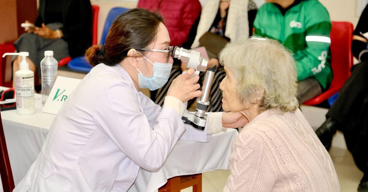 V.Rohto 20 năm mang đến hàng nghìn ca khám, mổ mắt miễn phí