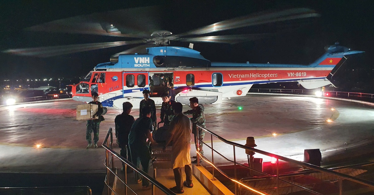 Trực thăng của Binh đoàn 18 bay xuyên đêm cấp cứu bệnh nhân tiên lượng nặng từ Trường Sa