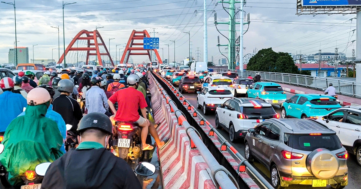 Vì sao không cho ô tô chạy tạm vào làn xe máy trên cầu Bình Lợi để giảm kẹt?