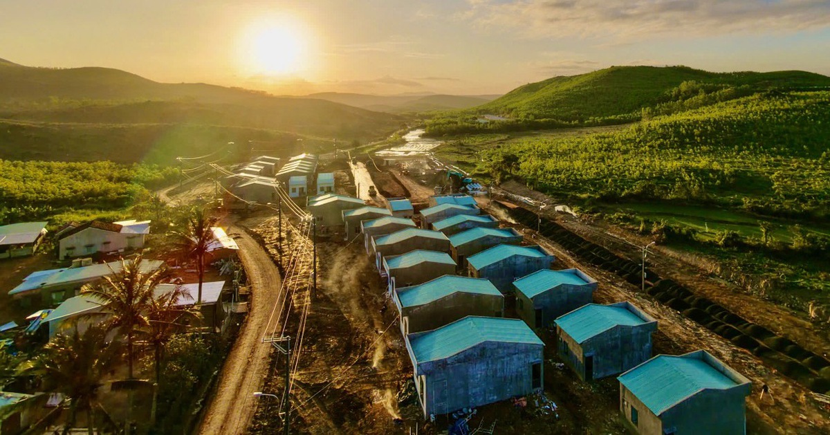 Xóm 'đất nuốt nhà' vui mừng về nhà mới cận Tết Nguyên đán