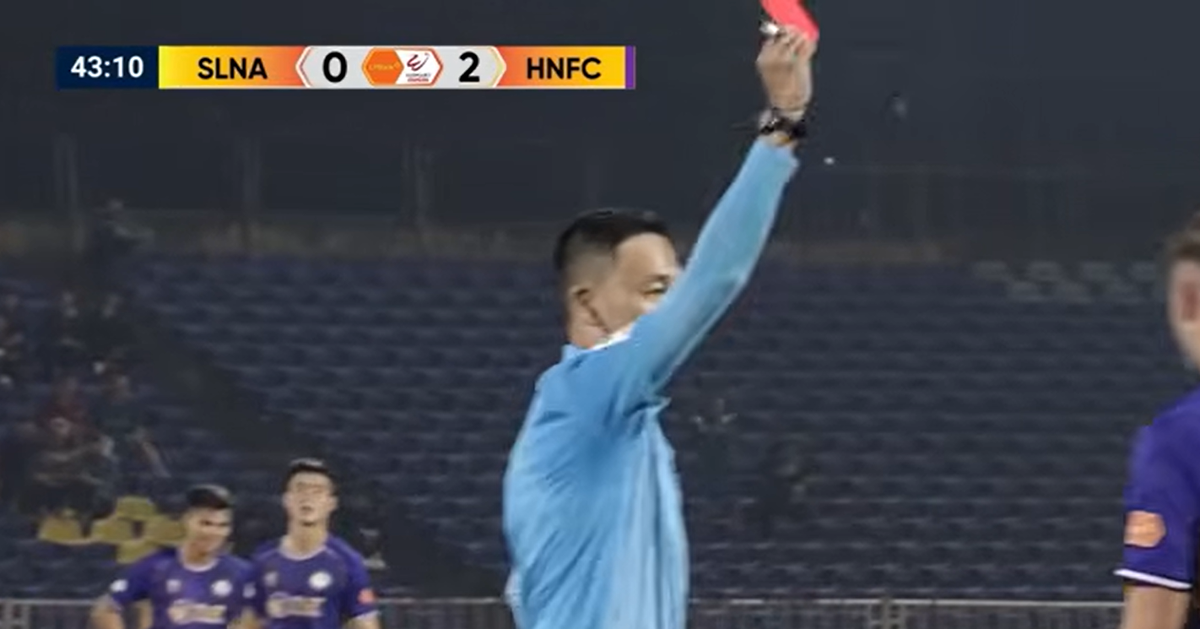 Video Hùng Dũng nhận thẻ đỏ, Hà Nội vẫn thắng Sông Lam Nghệ An