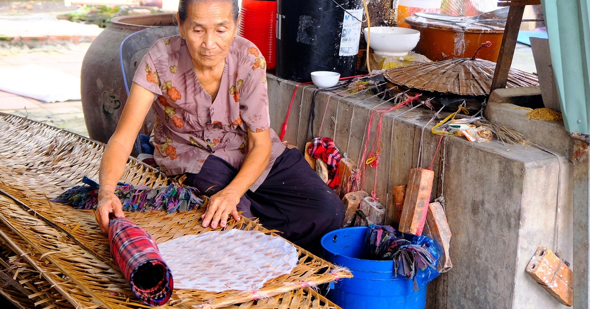 Làng nghề bánh tráng trăm tuổi tất bật vào vụ Tết