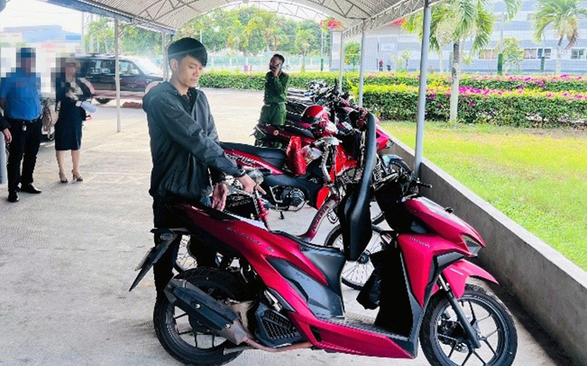 Ăn trộm cả trăm triệu đồng trong cốp xe máy của nữ công nhân, đem mua ma túy