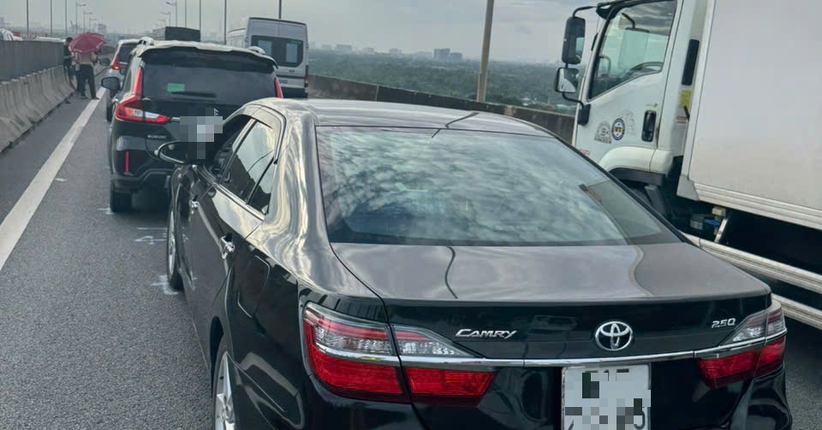 Cận Tết, CSGT cảnh báo lỗi 'đánh lái không xi nhan' cực kỳ nguy hiểm trên cao tốc