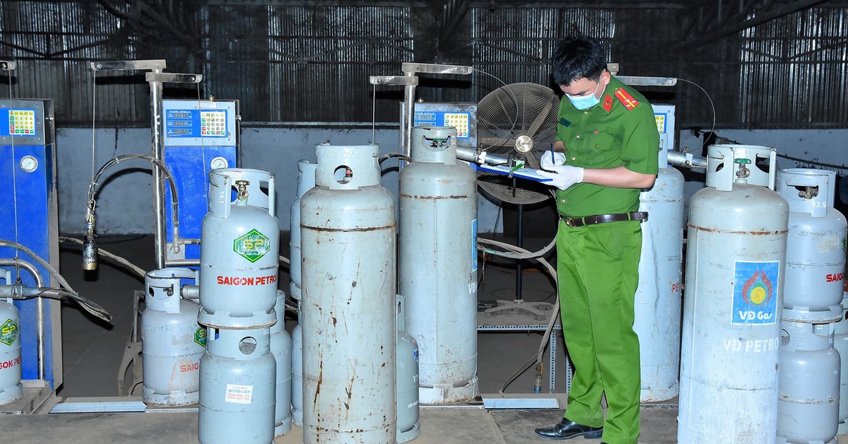 Triệt phá đường dây làm và bán gas giả lớn: Thu giữ 14 xe tải, gần 4.000 bình gas
