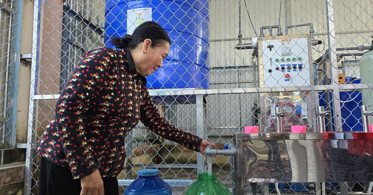 Trao tặng 7 hệ thống máy lọc nước cho 3 điểm trường ven biển ở An Giang