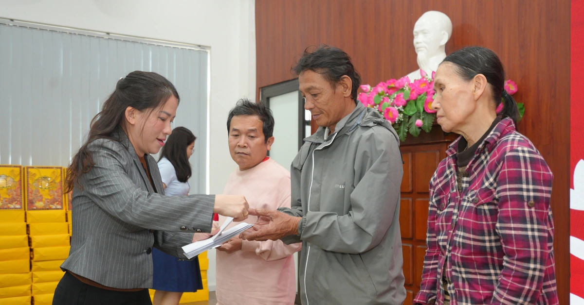 Trao hơn 1.000 suất quà 'Xuân yêu thương' cho các gia đình khó khăn ở Đà Nẵng