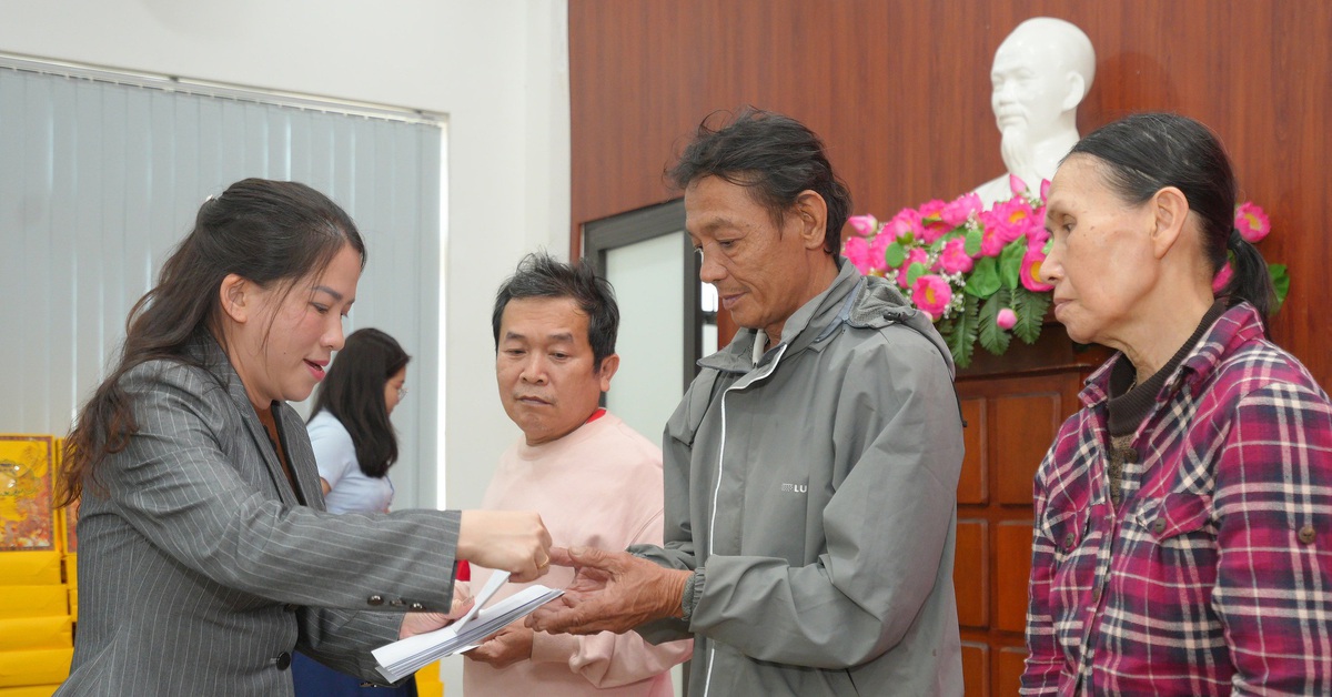 Trao hơn 1.000 suất quà 'Xuân yêu thương' cho các gia đình khó khăn ở Đà Nẵng