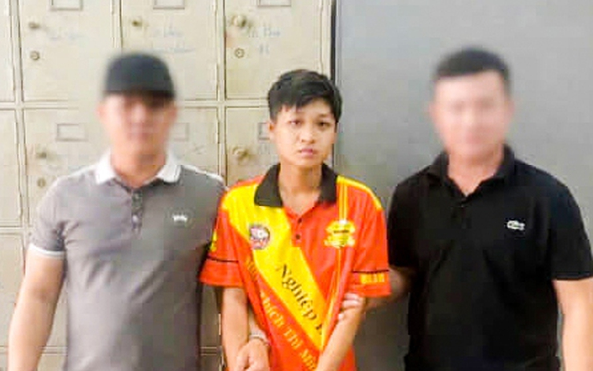 Giả trai để trốn truy nã sau khi trộm vàng người yêu đồng giới