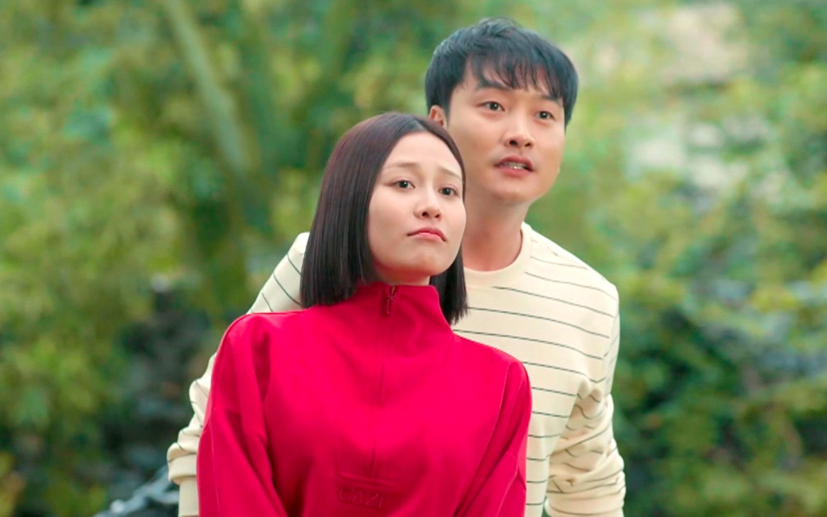 Cách em 1 milimet, Gia đình trái dấu: Cặp đôi vàng lãng mạn đến lãng xẹt