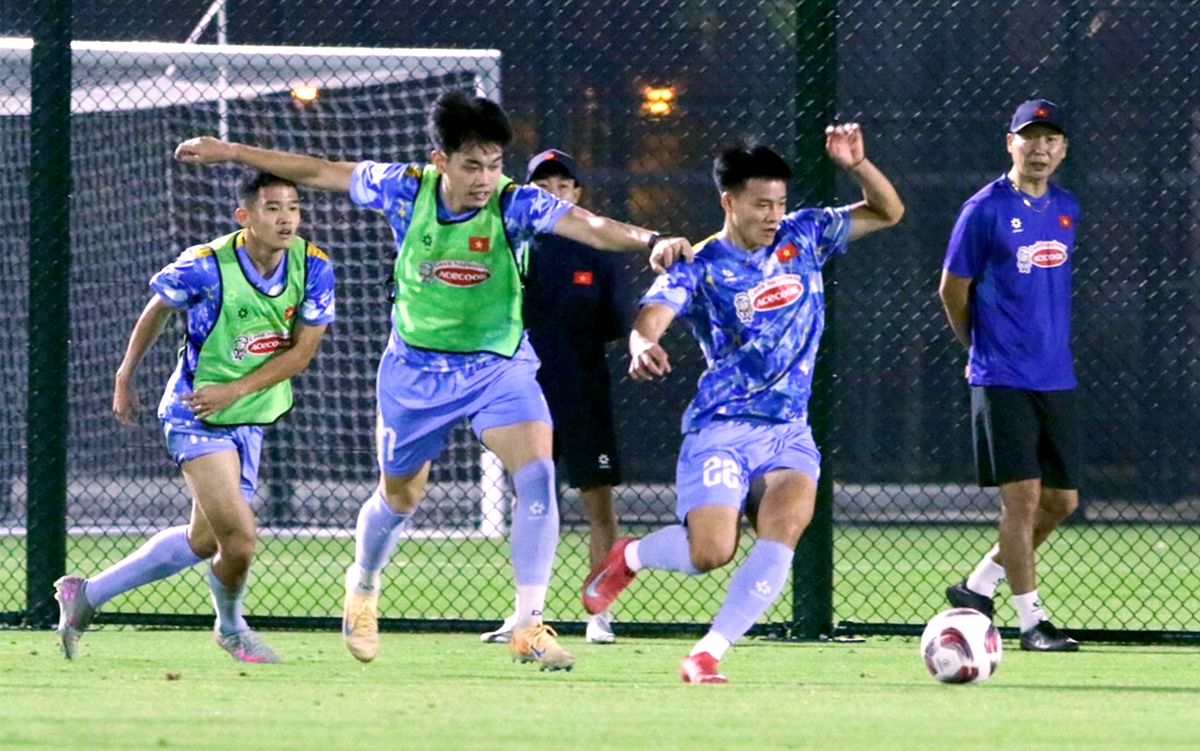 AFC công bố danh sách U23 Việt Nam: Thanh Nhàn ở lại, Lê Phát bị loại