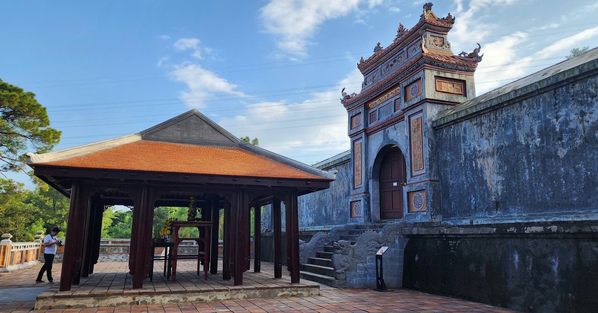 Dựng nhà gỗ trước lăng mộ Hoàng thái hậu Từ Dụ: Trung tâm di tích xin 'rút kinh nghiệm'