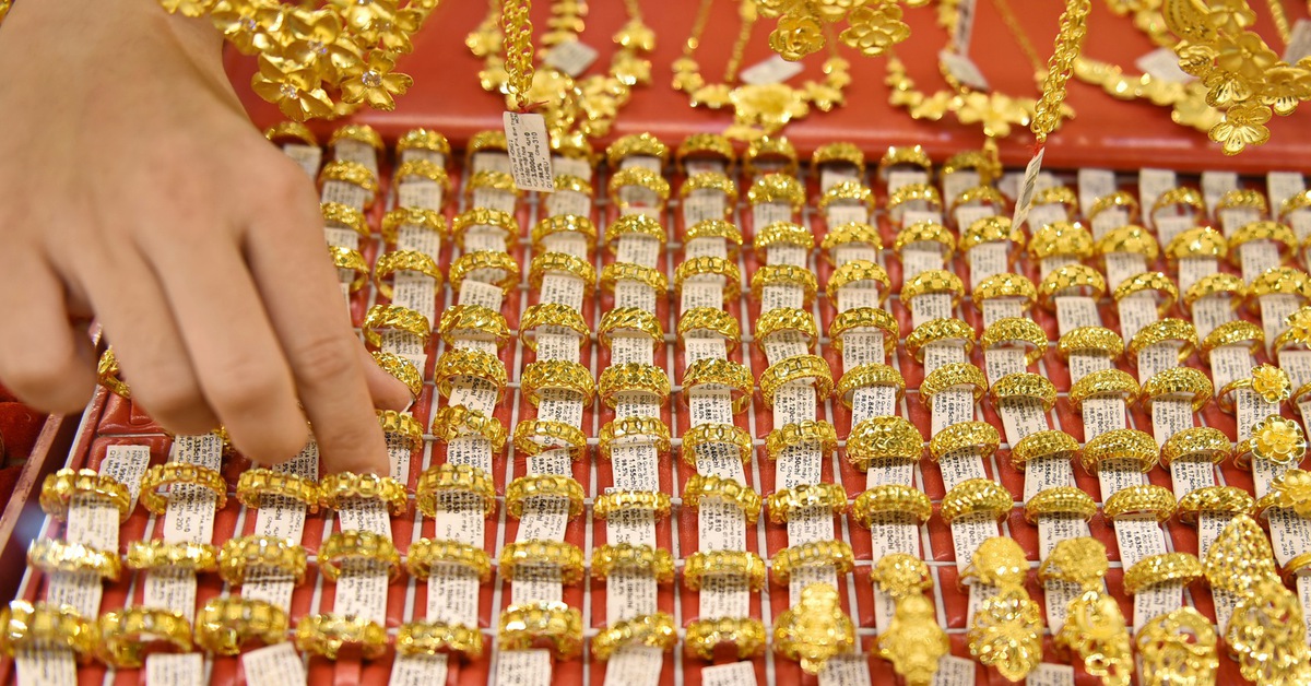 Giá vàng, bạc bứt phá ngay đầu tuần