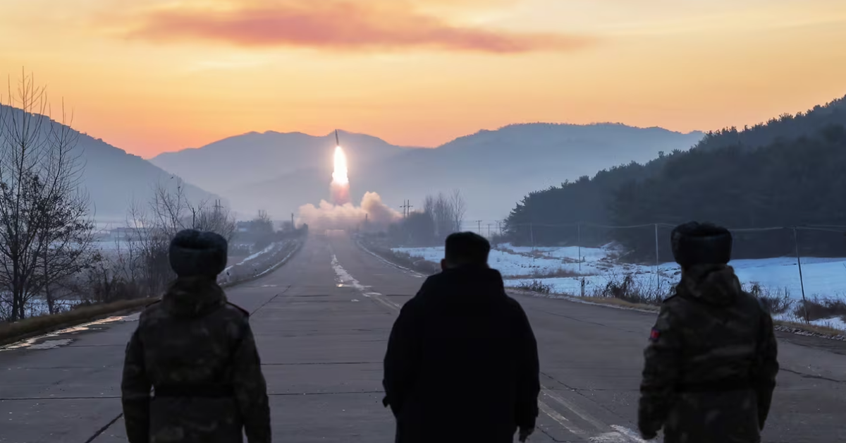 Triều Tiên thử tên lửa siêu thanh, khẳng định 'lực lượng hạt nhân sẵn sàng chiến tranh'