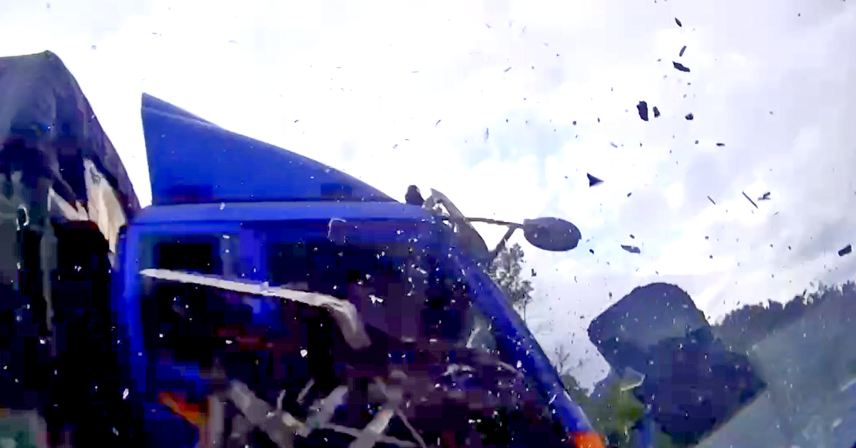 Khoảnh khắc thót tim: Camera hành trình ghi lại vụ tông xe liên hoàn trên cao tốc La Sơn - Hòa Liên