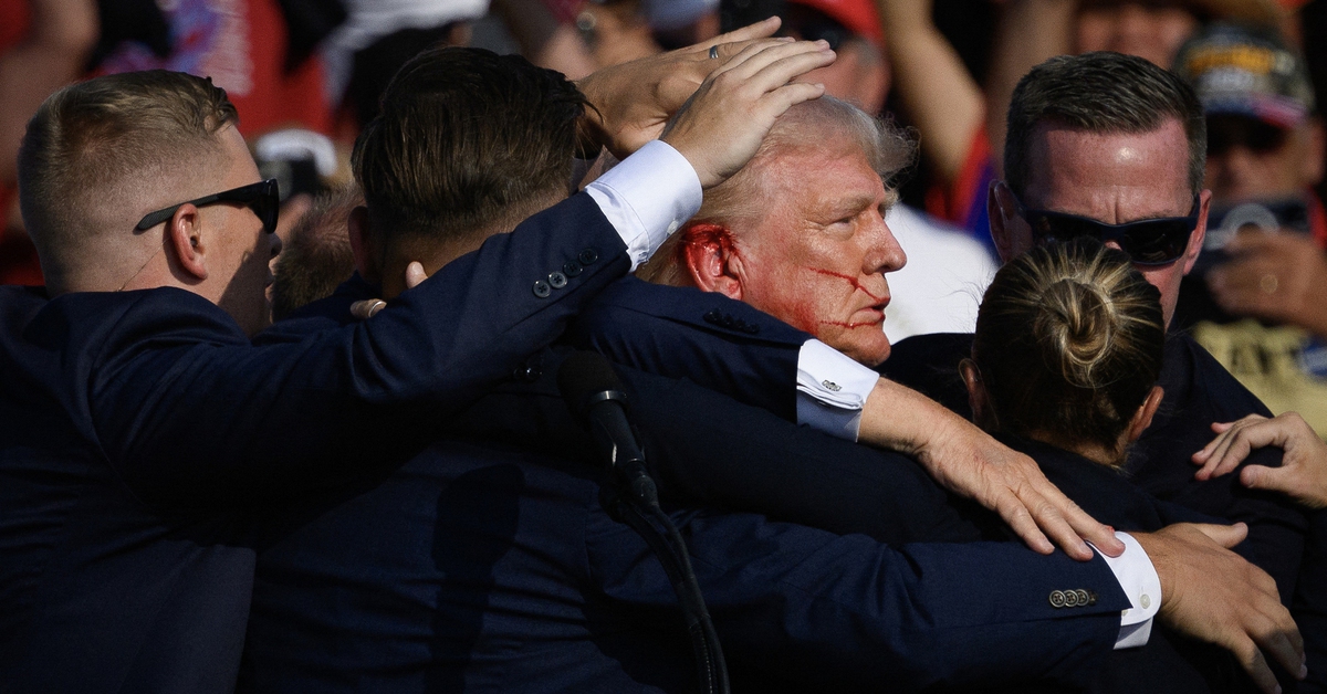Tổng thống Trump không hề nói tai 'tự mọc lại' sau vụ ám sát hụt - Tuổi Trẻ  Online