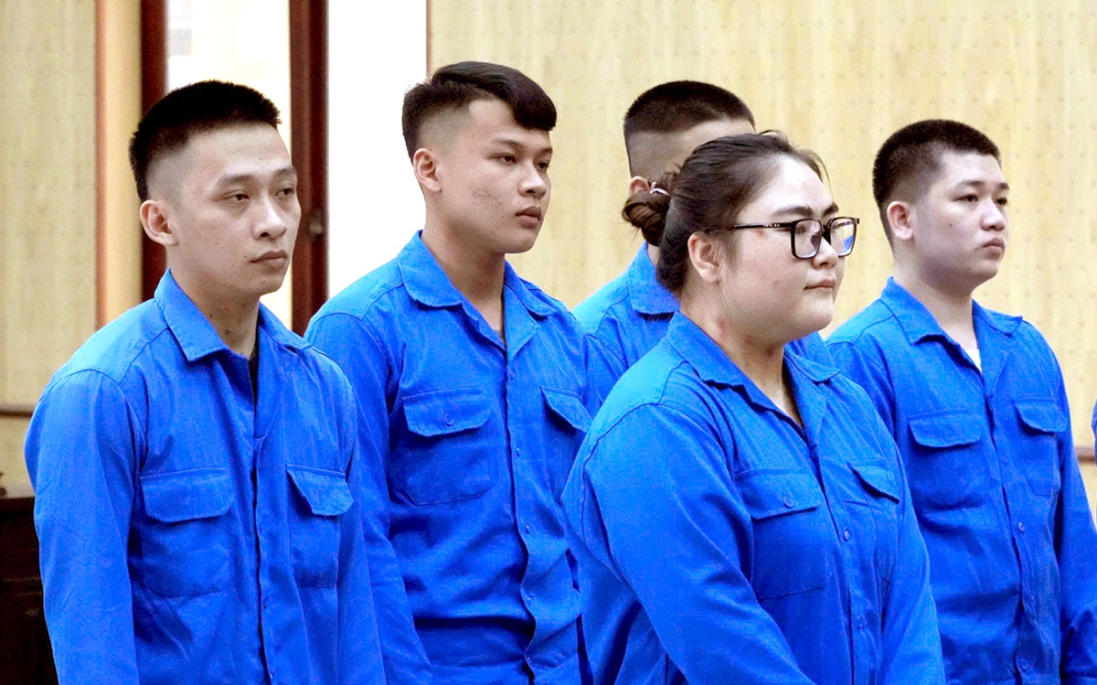 Dùng súng ‘giải quyết’ mâu thuẫn giúp bạn, 6 thanh thiếu niên lãnh án tù