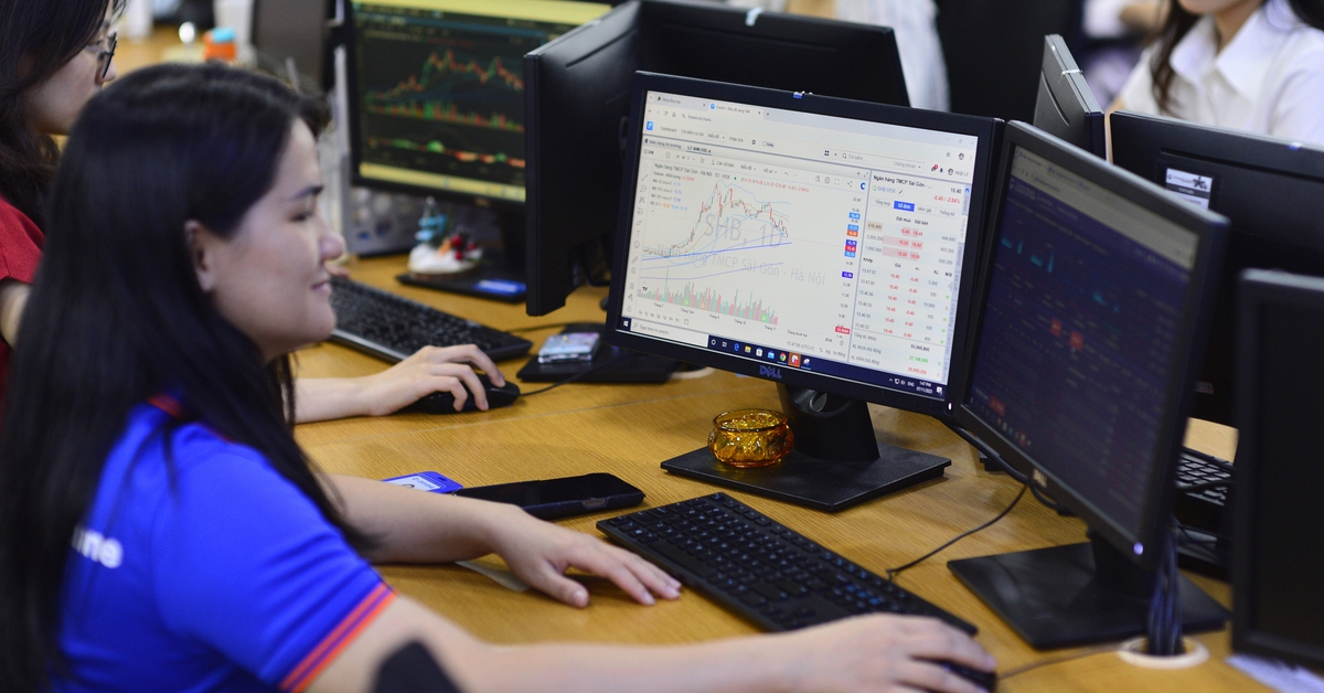 Top 10 cổ phiếu tăng mạnh nhất năm qua: Lộ diện mã tăng vượt 800%