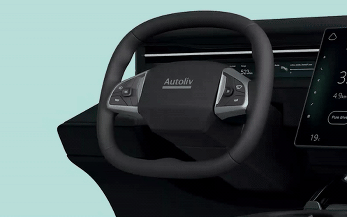 Ô tô tự lái do VinFast sản xuất trang bị vô lăng tự động gập, màn hình tự trượt khi xe di chuyển