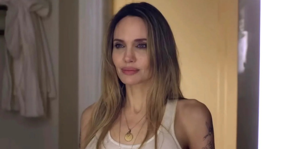 Angelina Jolie vào vai nữ đạo diễn bị ung thư vú trong phim Couture