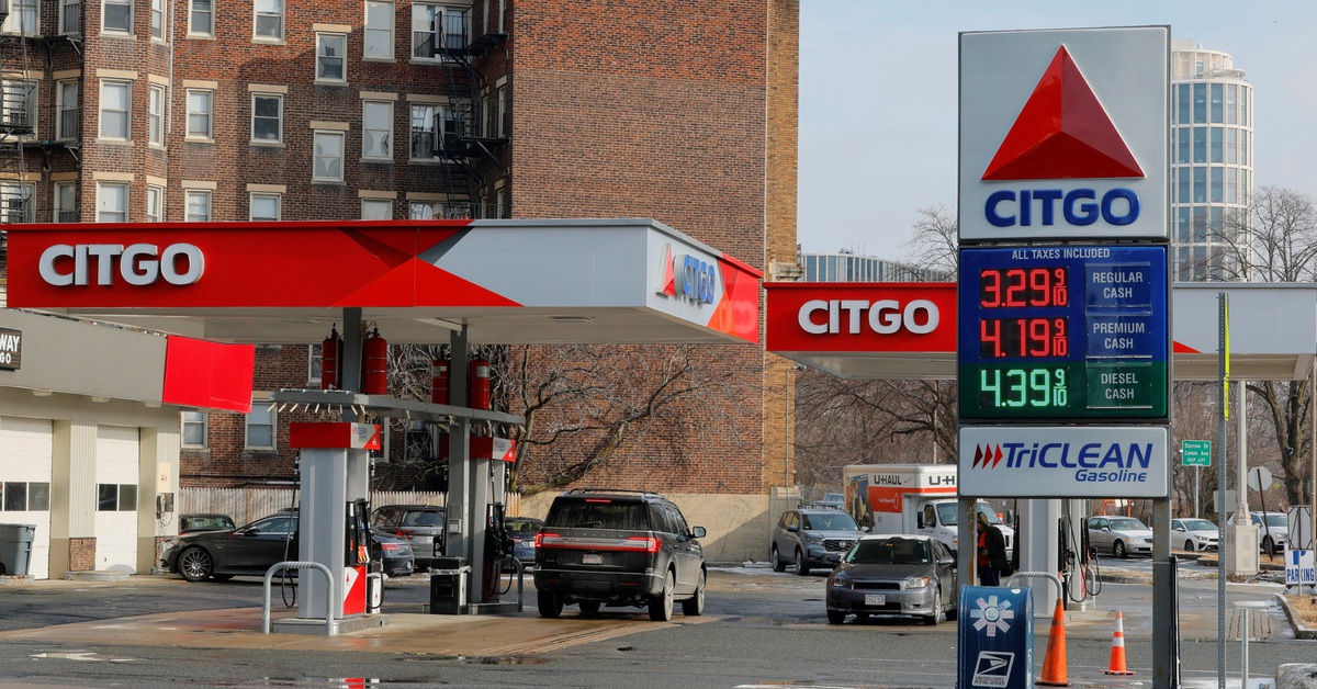 Ông Trump kỳ vọng kéo giá dầu về 50 USD nhờ Venezuela