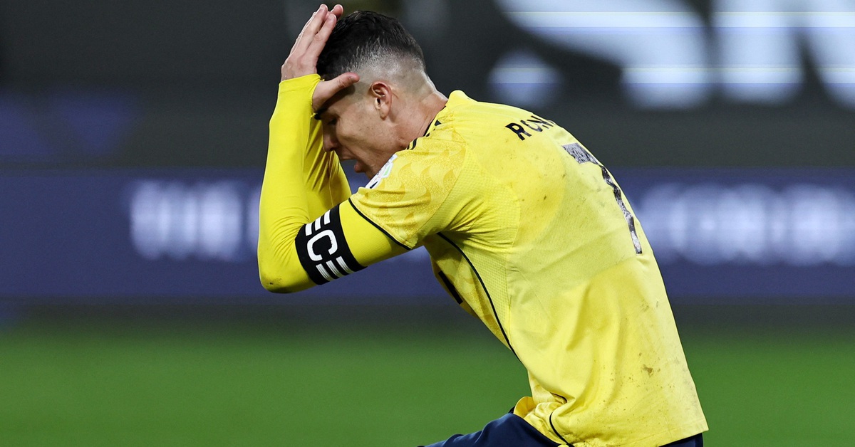 Al Nassr thua liền 2 trận đầu năm 2026, Ronaldo gửi thông điệp mạnh mẽ đến  các đồng đội - Tuổi Trẻ Online