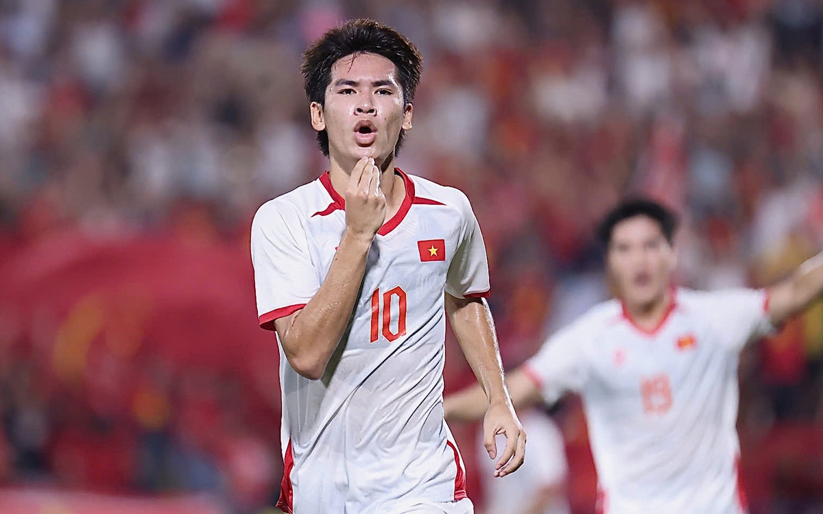 Văn Thuận được FIFA so sánh với Bellingham