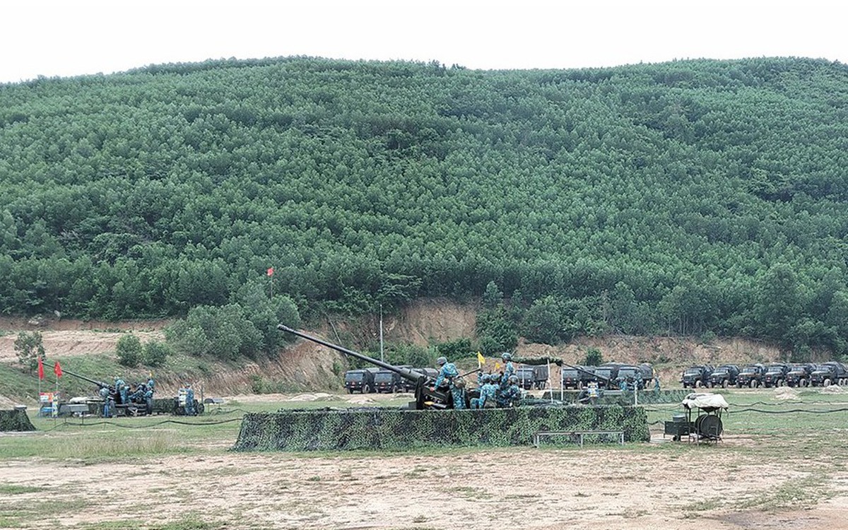 Dàn pháo phòng không Sư đoàn 375 được kéo ra trường bắn, tiêu diệt UAV cự ly gần