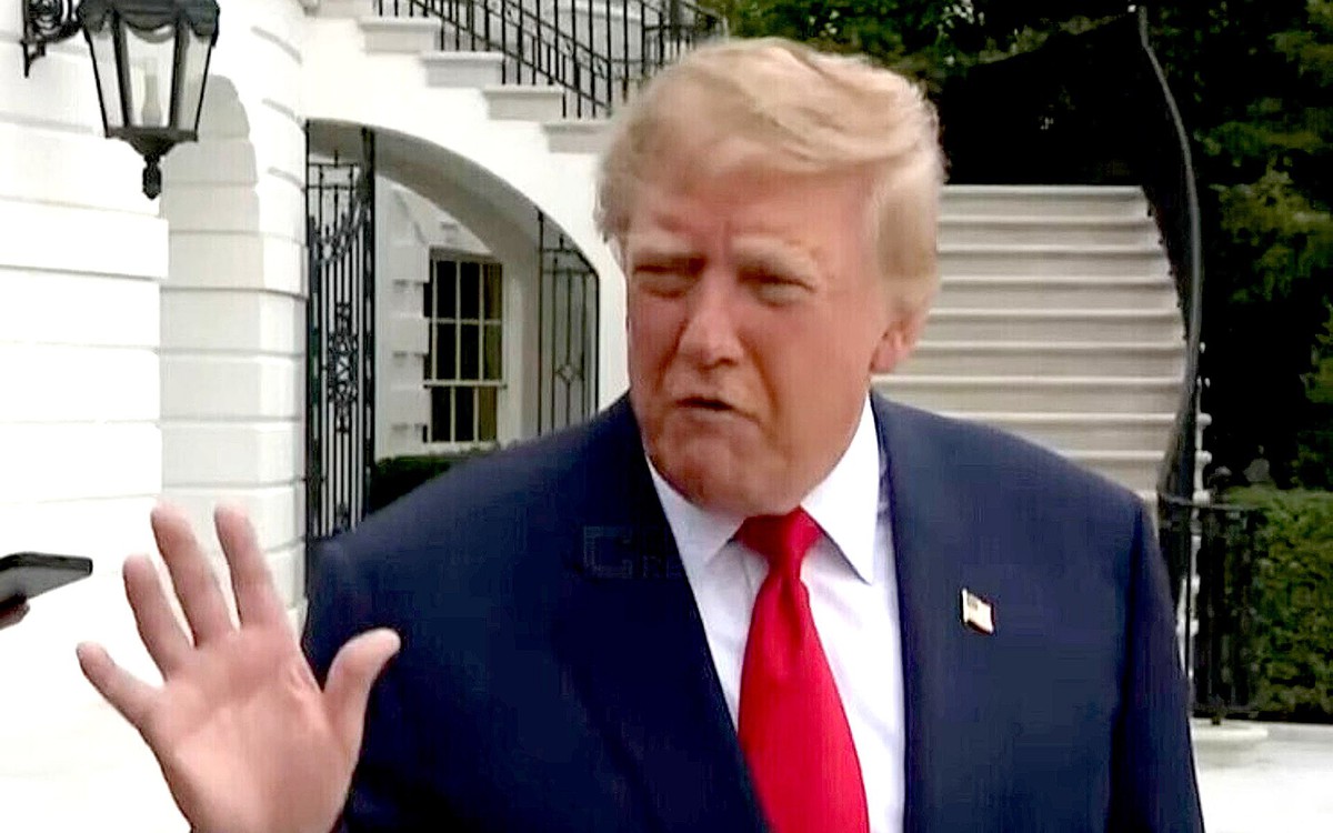 Ông Trump muốn Ukraine thay tổng thống: Nói hay làm?
