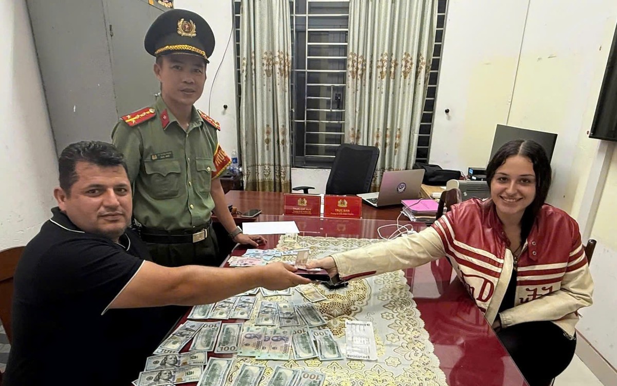 Nữ du khách Ukraine nhặt ví tiền lúc nửa đêm ở Đà Nẵng, mang đến công an tìm người đánh rơi