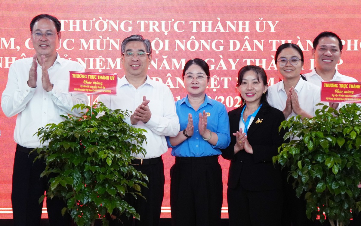Phó bí thư Thành ủy Nguyễn Phước Lộc thăm, chúc mừng Hội Nông dân TP.HCM