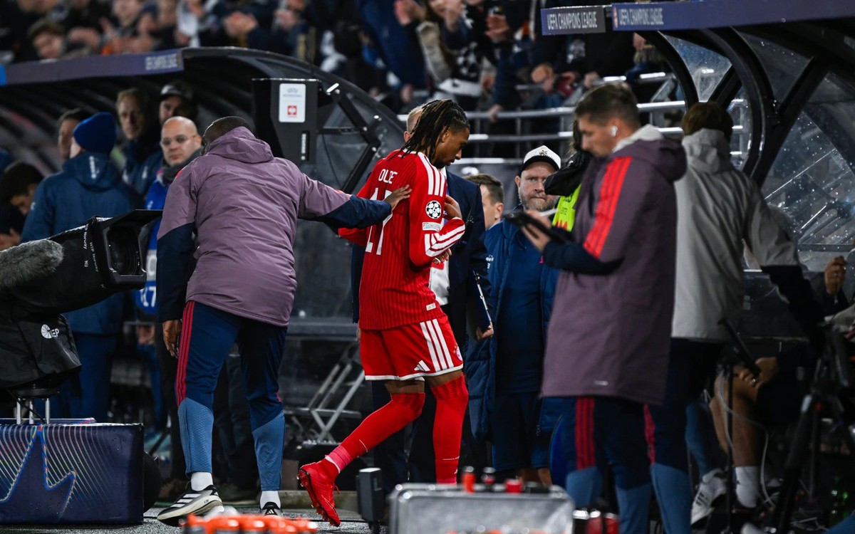 Olise nhận bão chỉ trích sau hành vi không fair-play
