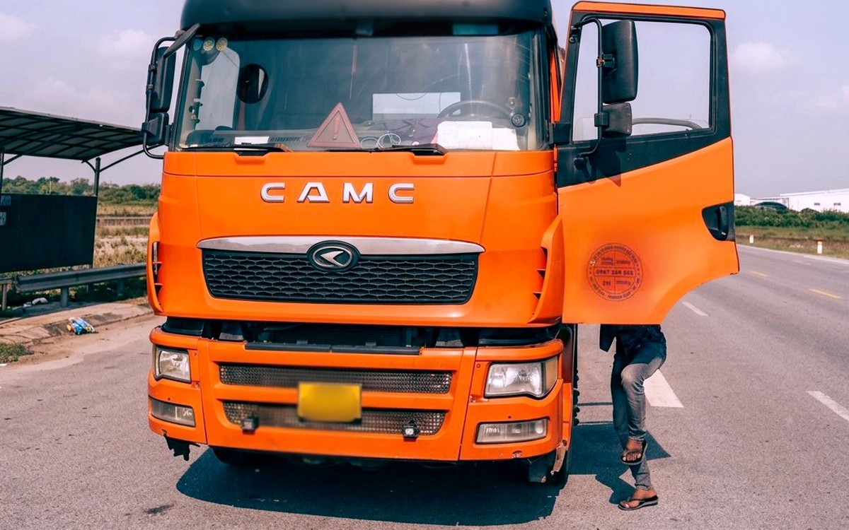 Xe đầu kéo bị tước phù hiệu vẫn ra đường, Hải Phòng phạt 17 triệu đồng chủ xe lẫn tài xế