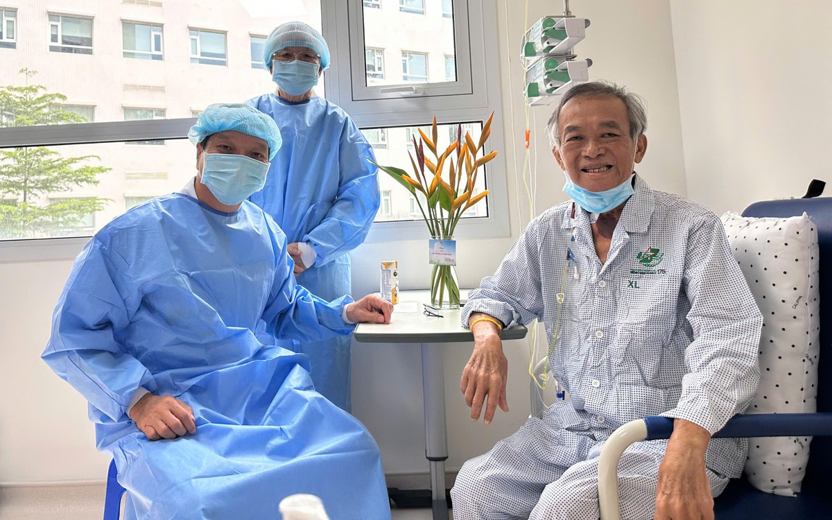 Nguyên Phó chủ tịch VFF Phạm Văn Tuấn được cháu hiến gan cứu sống