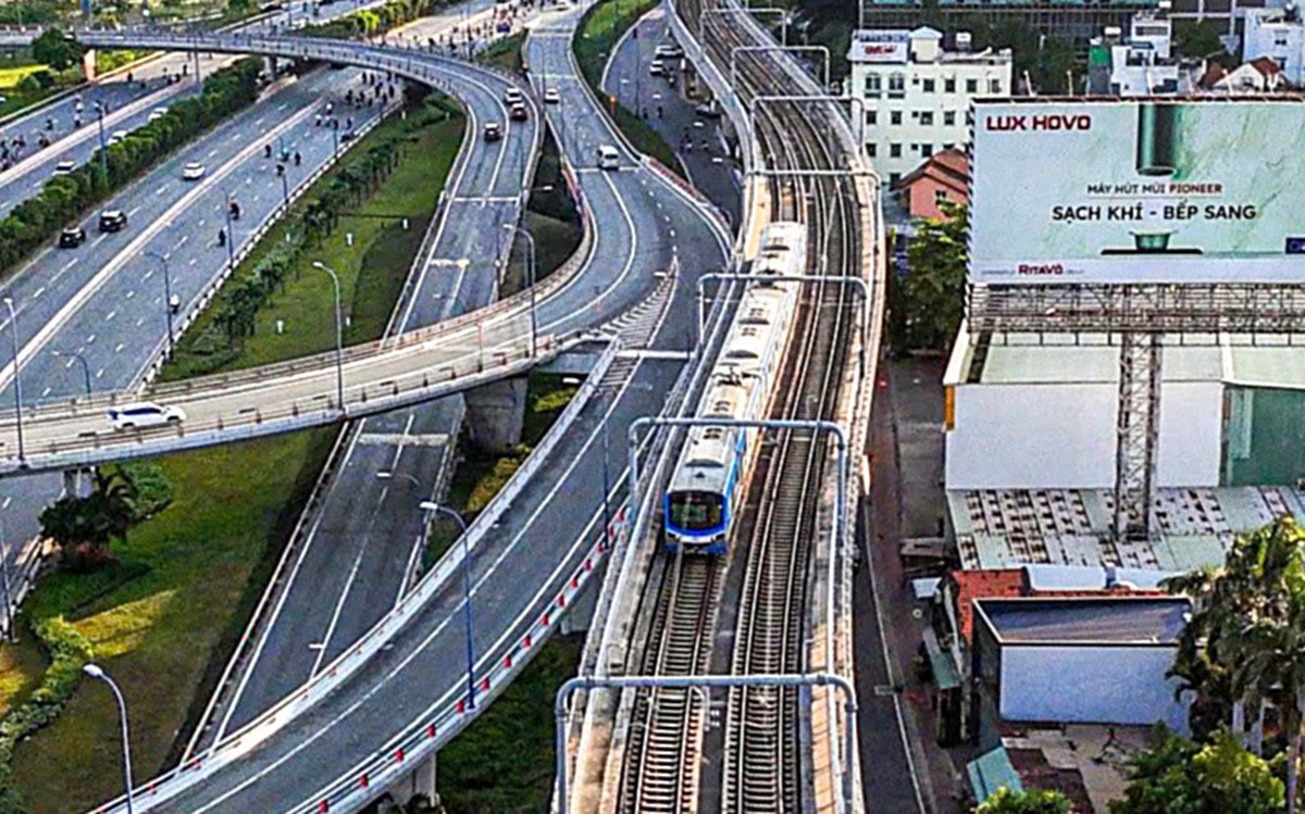 Metro số 1 TP.HCM dừng gần 1 giờ vì bị cúp điện