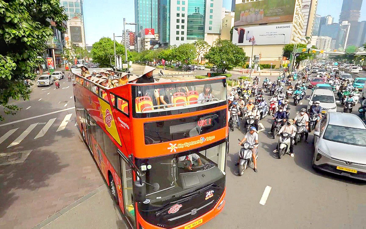 Cuộc thi Lan tỏa năng lượng tích cực 2026: Xe buýt điện 2 tầng bảo vệ môi trường